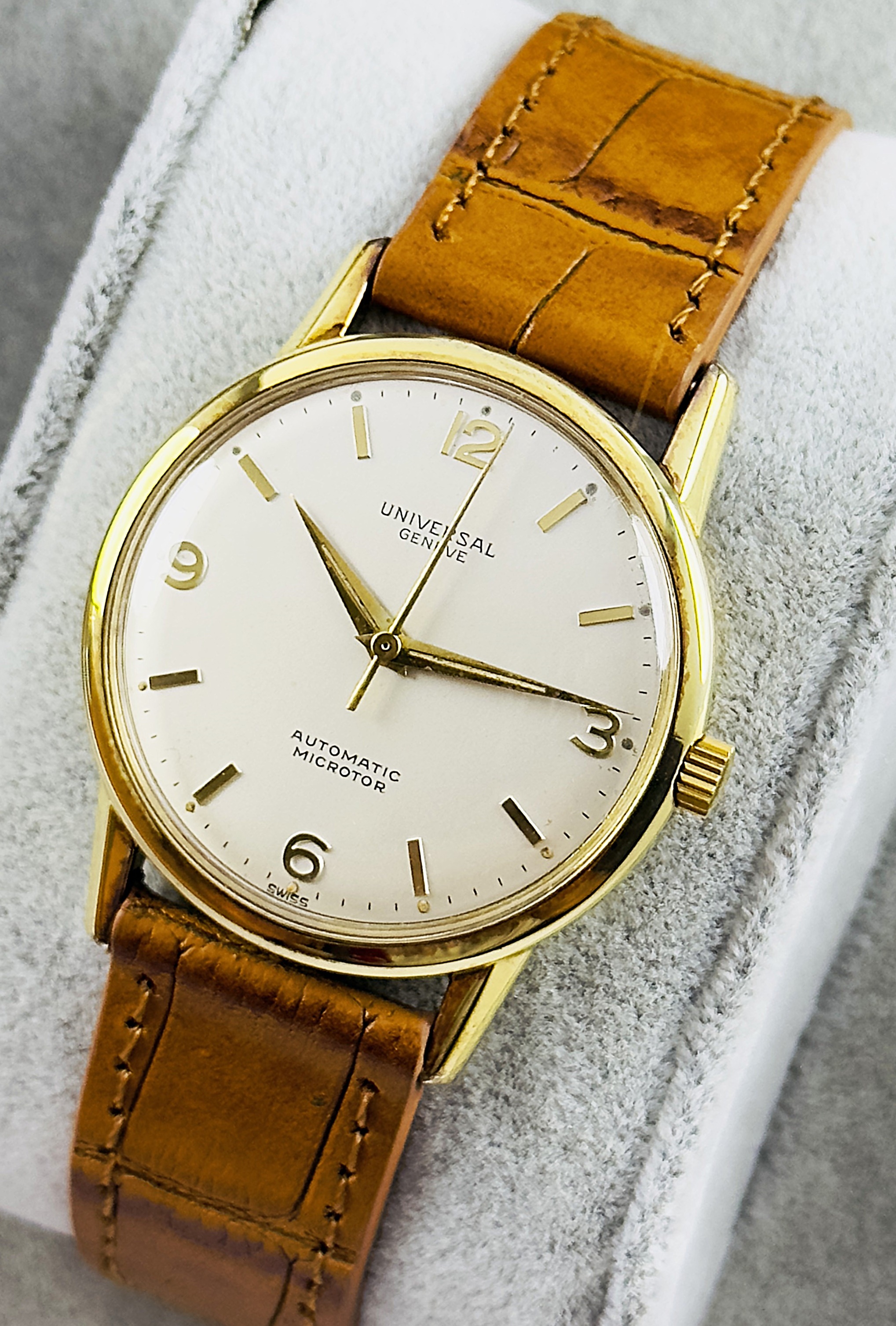 Vintage Universal Geneve Microtor Automatic wristwatch